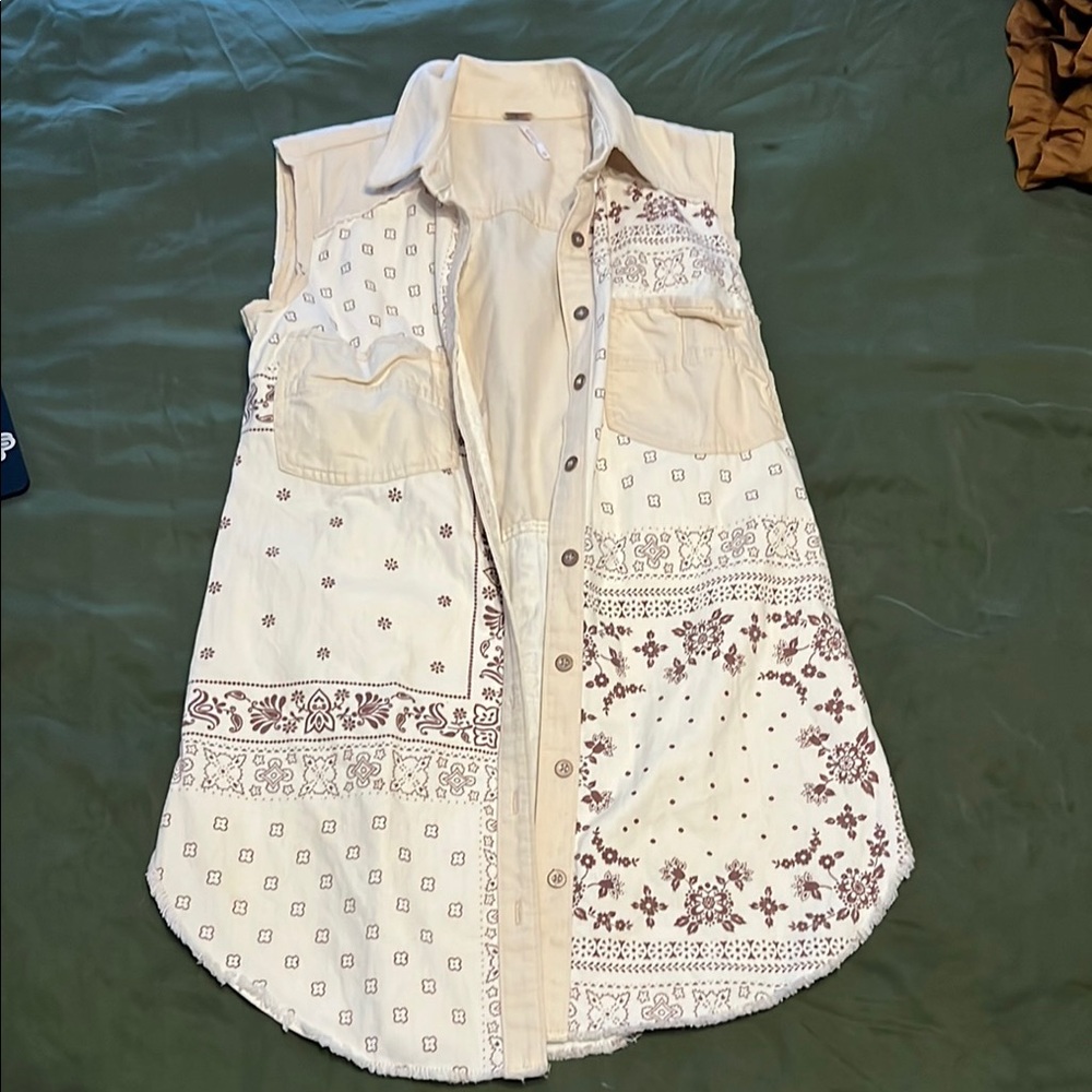 Sleeveless Patchwork Button-Up Shirt - image 1